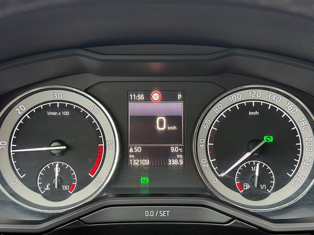 Skoda Superb 2016 - miniatyr 21