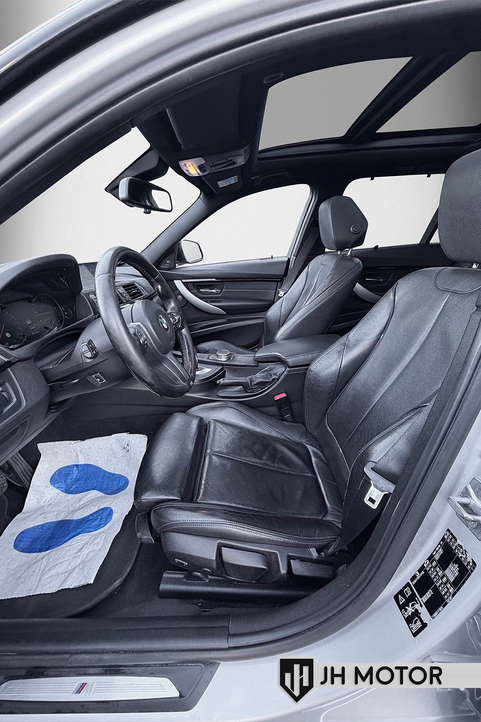 BMW 330i 2019 - miniatyr 13