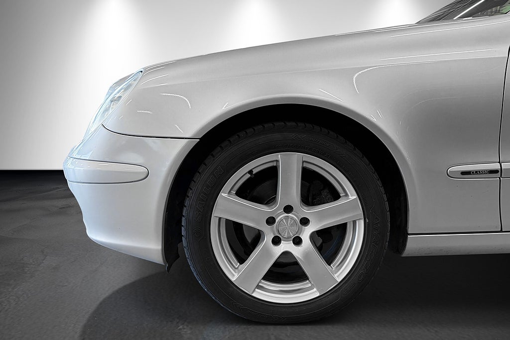 Mercedes-Benz E 2005 - miniatyr 11