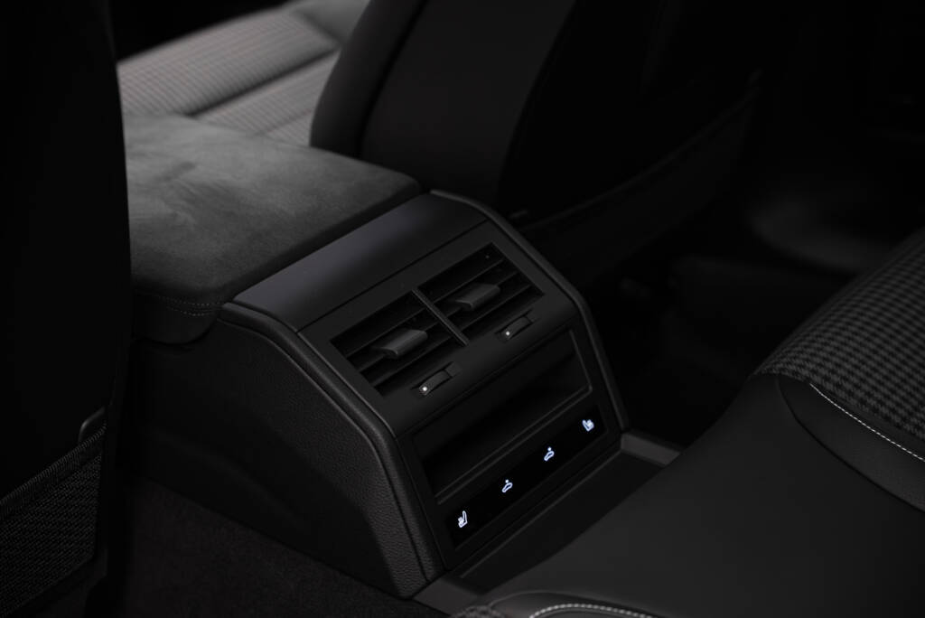 Porsche Panamera 4S E-Hybrid - miniatyr 24