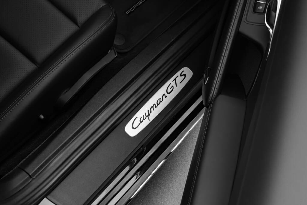 Porsche Cayman 718 GTS - miniatyr 25