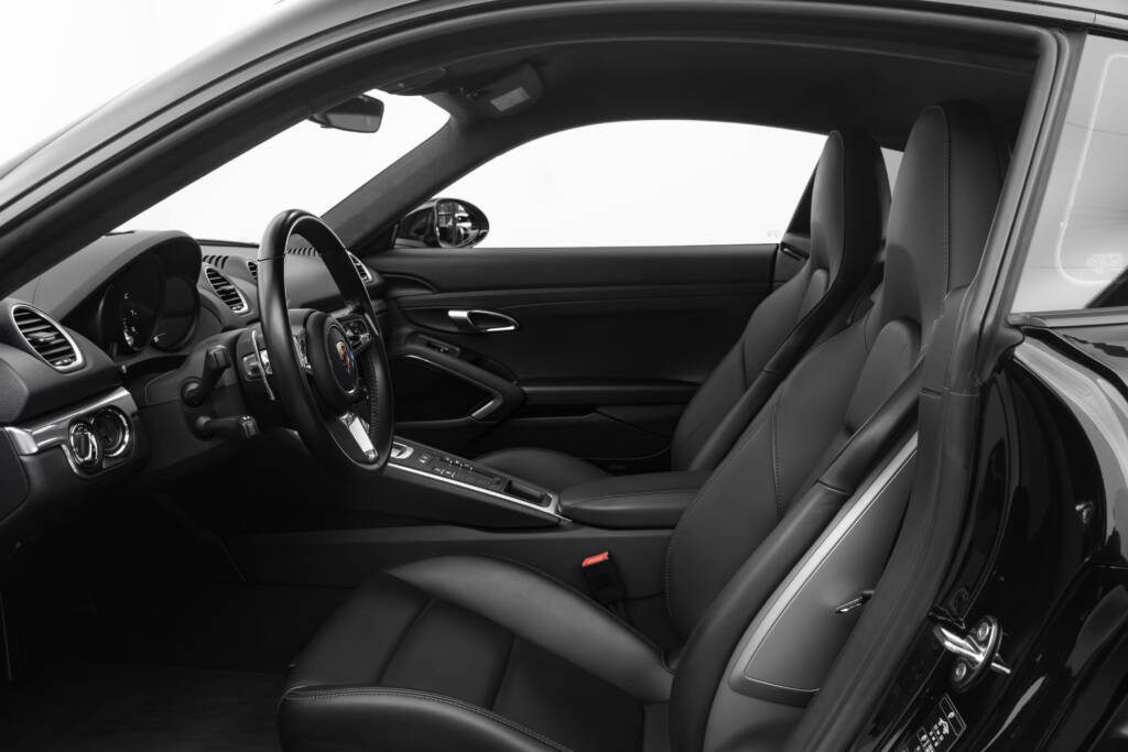Porsche Cayman 718 GTS - miniatyr 8