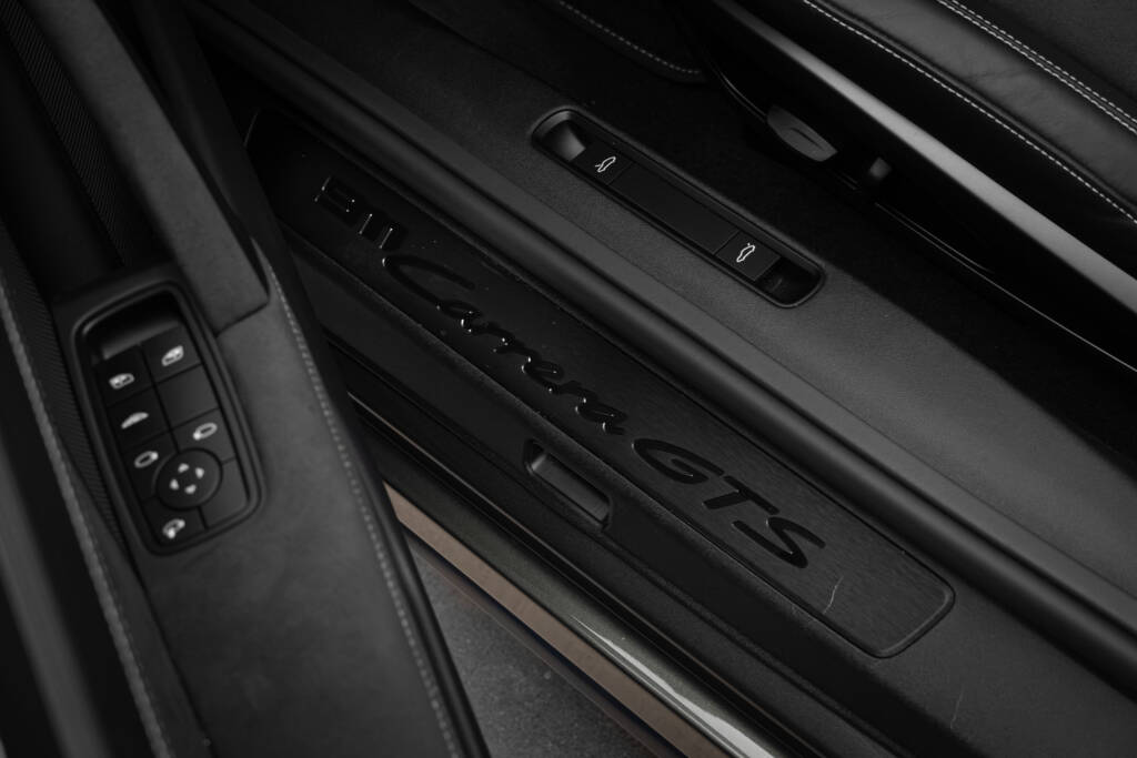 Porsche 911 Carrera GTS Cab - miniatyr 26