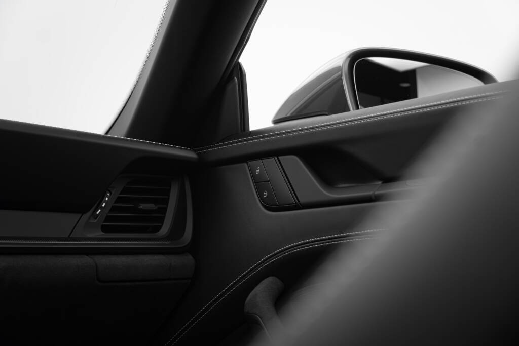 Porsche 911 Carrera GTS Cab - miniatyr 32
