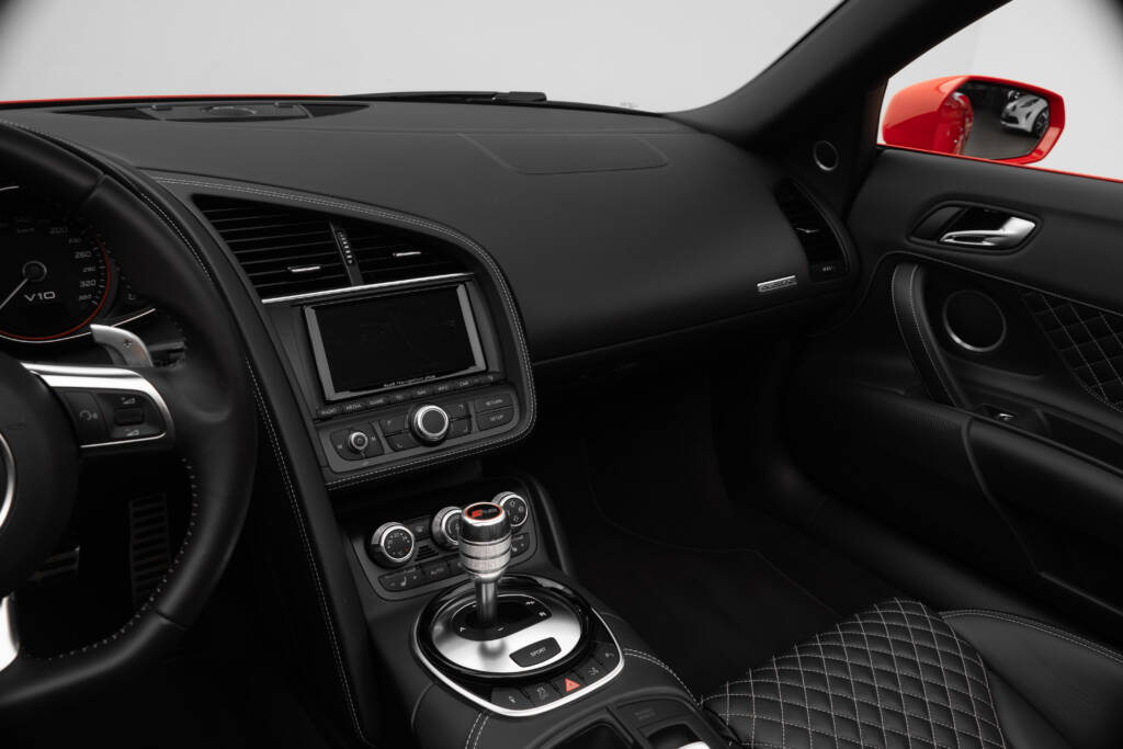 Audi R8 V10 Spyder - miniatyr 16