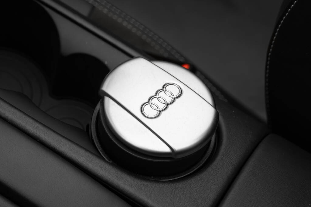 Audi R8 V10 Spyder - miniatyr 17