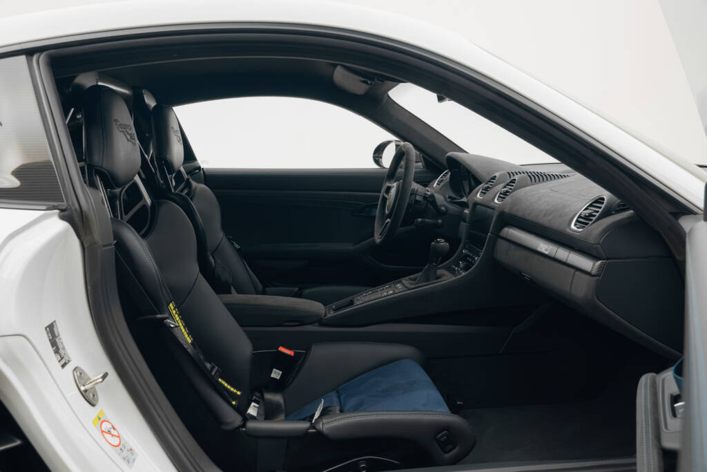Porsche Cayman 718 GT4 RS - miniatyr 38