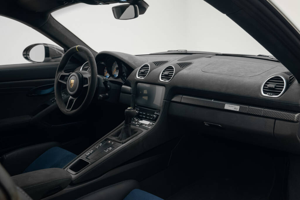 Porsche Cayman 718 GT4 RS - miniatyr 39
