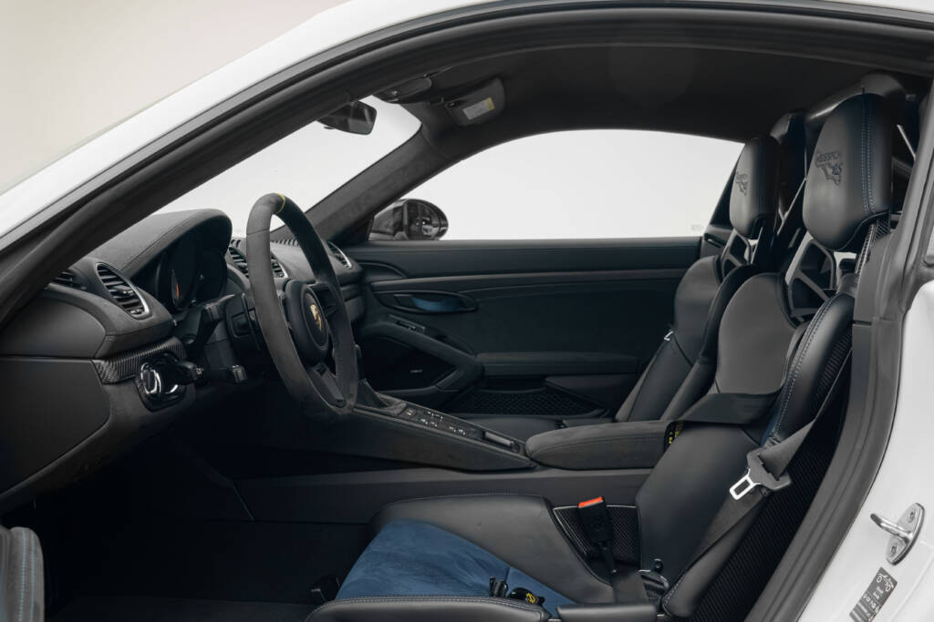 Porsche Cayman 718 GT4 RS - miniatyr 9