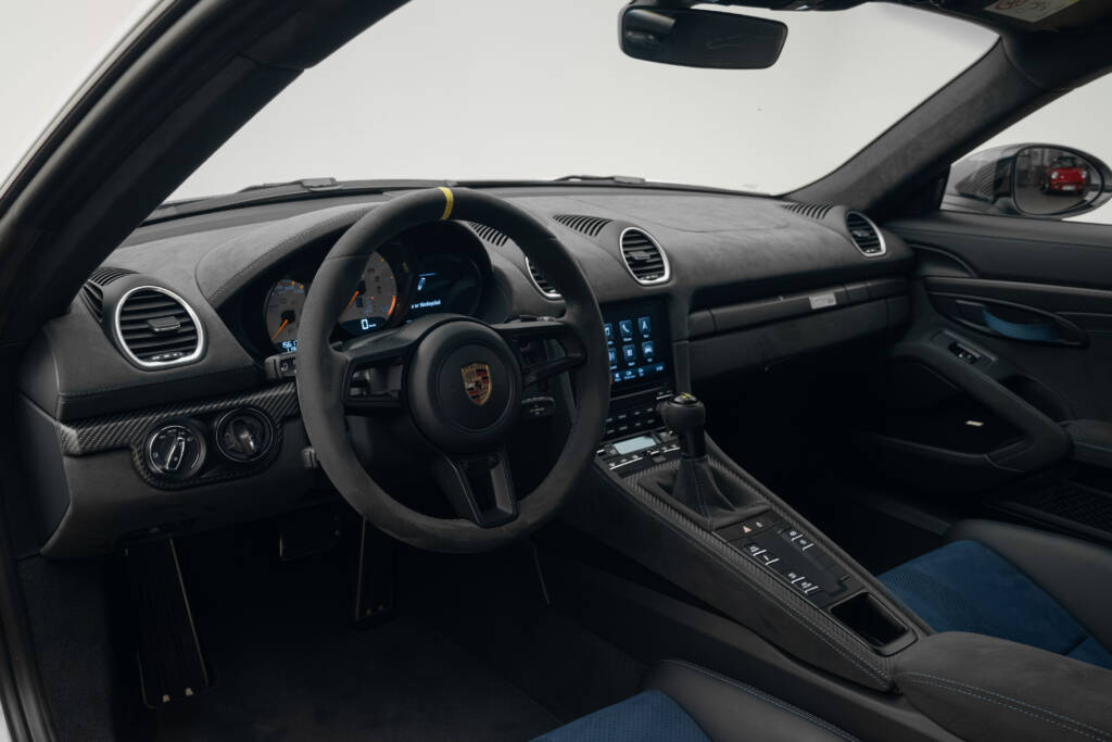 Porsche Cayman 718 GT4 RS - miniatyr 10
