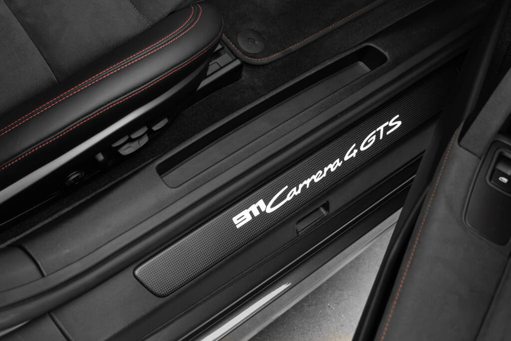 Porsche 911 Carrera GTS 4 - miniatyr 42