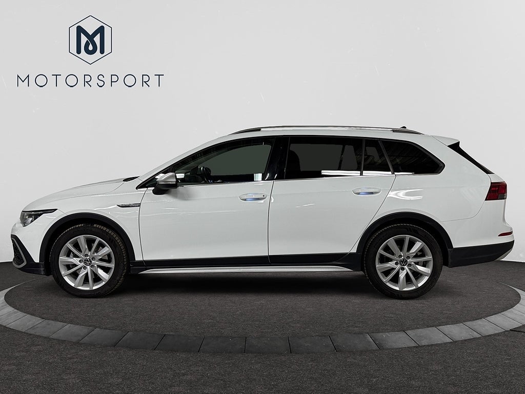 Volkswagen Golf Alltrack 2023 - miniatyr 2