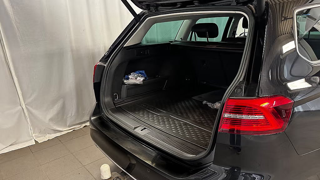 Volkswagen Passat 2018 - miniatyr 14