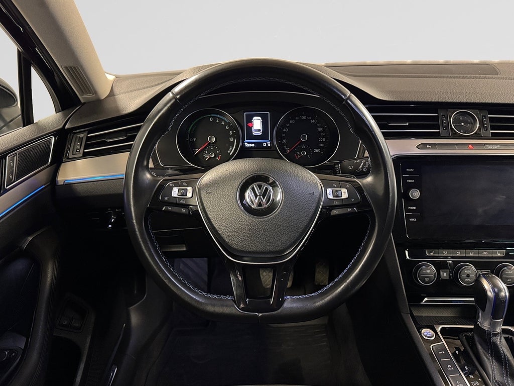 Volkswagen Passat 2018 - miniatyr 18