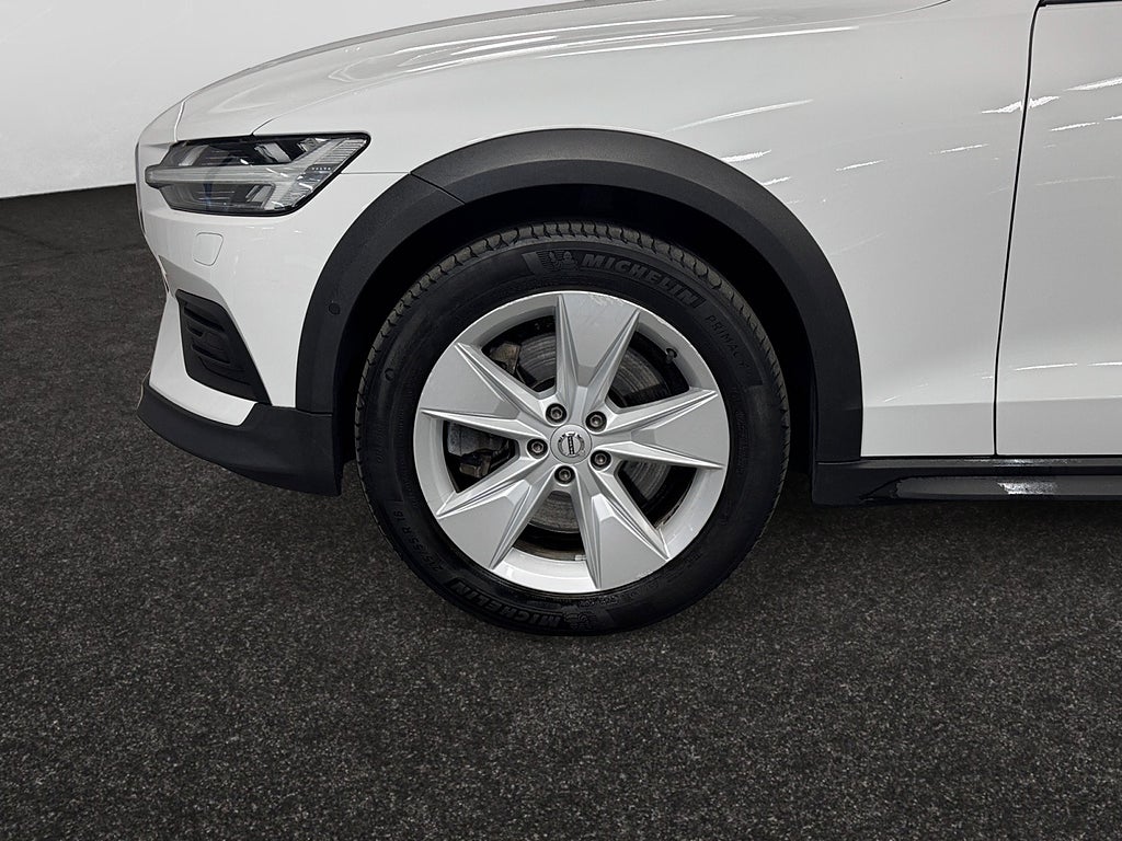 Volvo V60 Cross Country 2019 - miniatyr 4