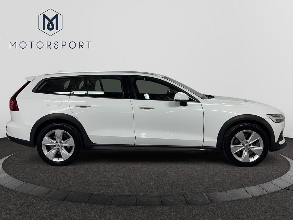 Volvo V60 Cross Country 2019 - miniatyr 10