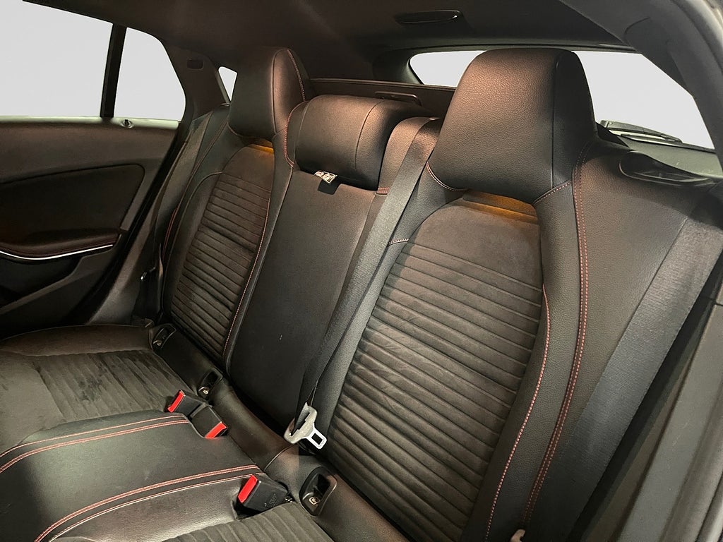 Mercedes-Benz CLA220 d 2018 - miniatyr 11