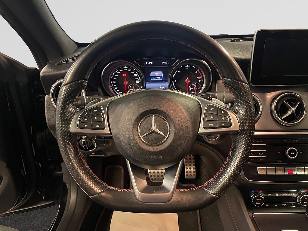 Mercedes-Benz CLA220 d 2018 - miniatyr 12