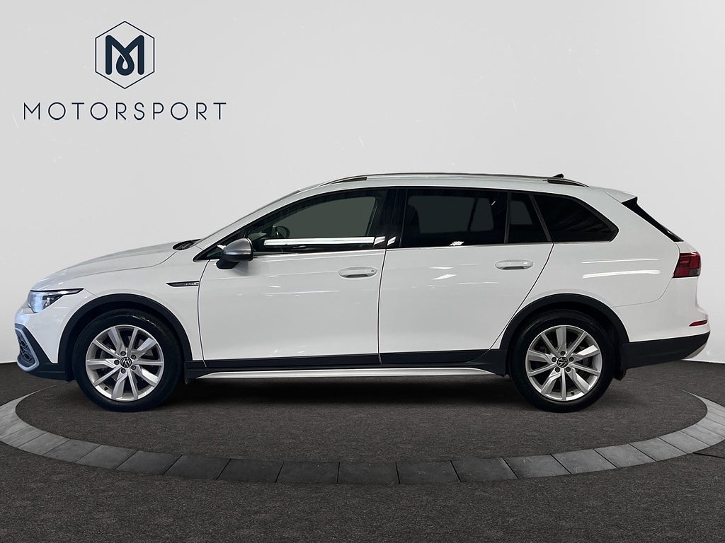 Volkswagen Golf Alltrack 2023 - miniatyr 2