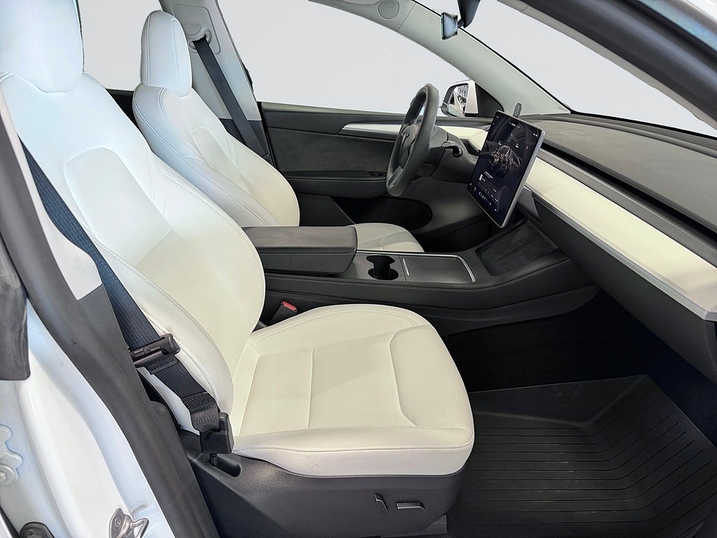 Tesla Model Y 2023 - miniatyr 16