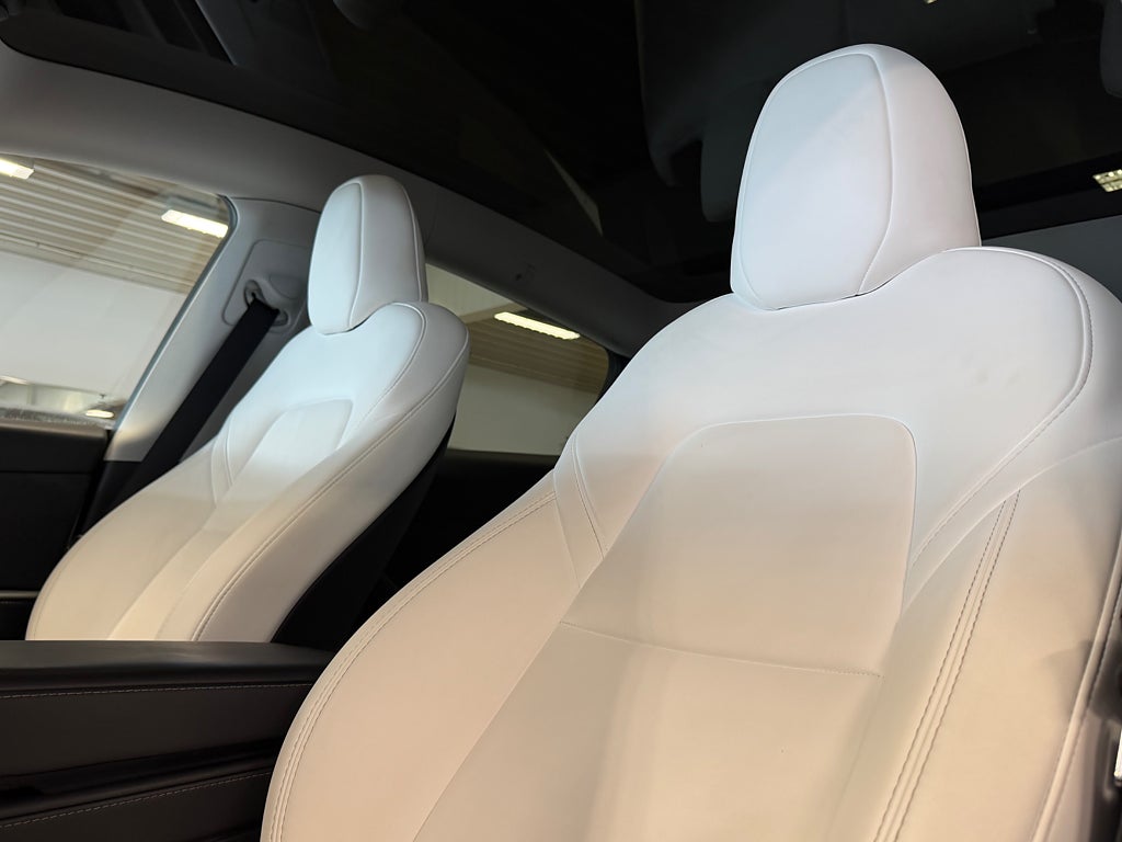 Tesla Model Y 2023 - miniatyr 18