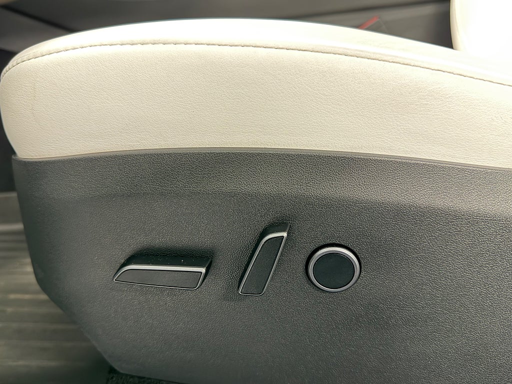 Tesla Model Y 2023 - miniatyr 19
