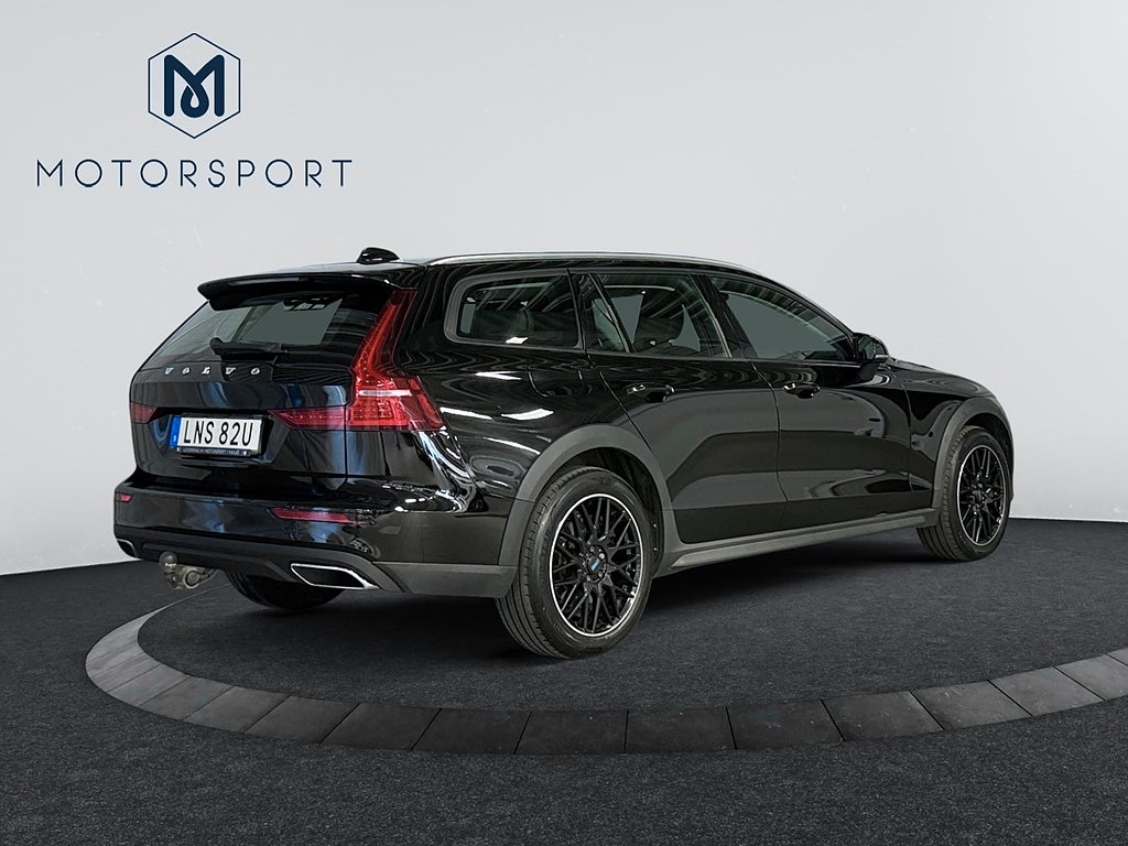 Volvo V60 Cross Country 2019 - miniatyr 7