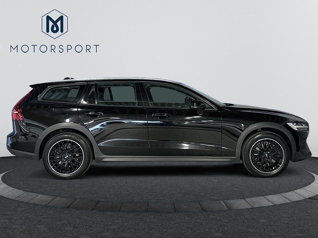 Volvo V60 Cross Country 2019 - miniatyr 8
