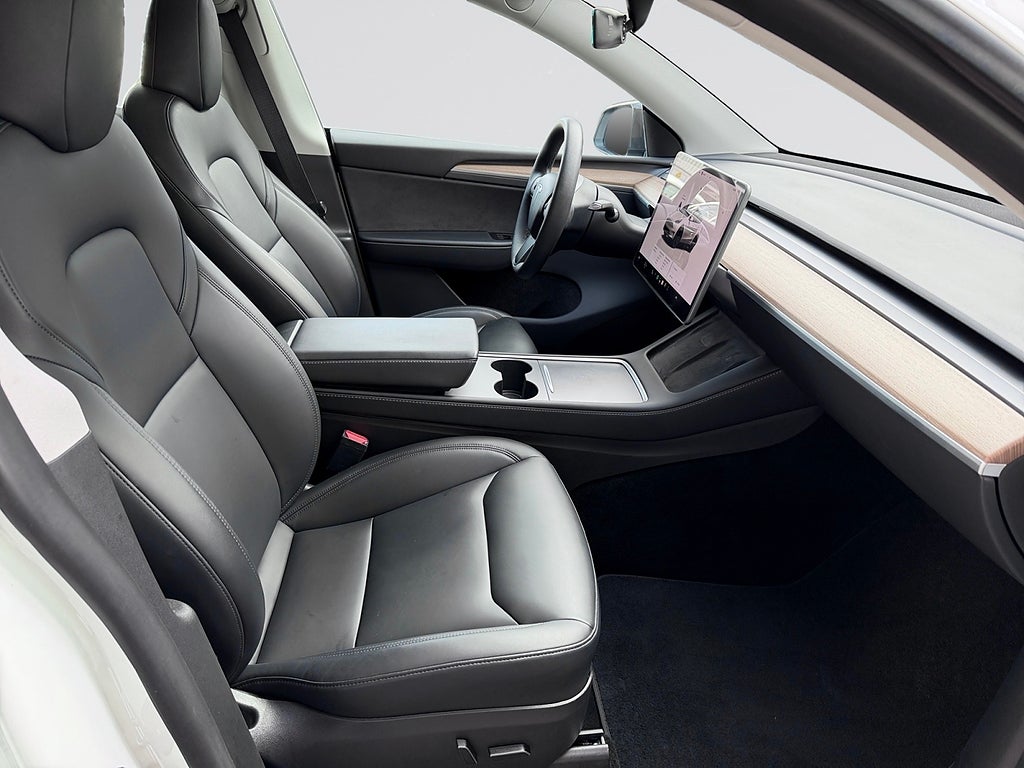 Tesla Model Y 2024 - miniatyr 16