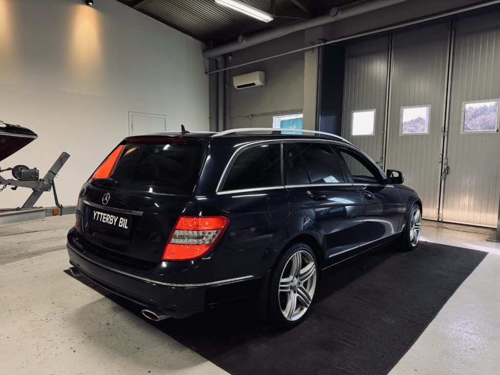 Mercedes-Benz C320 - miniatyr 2