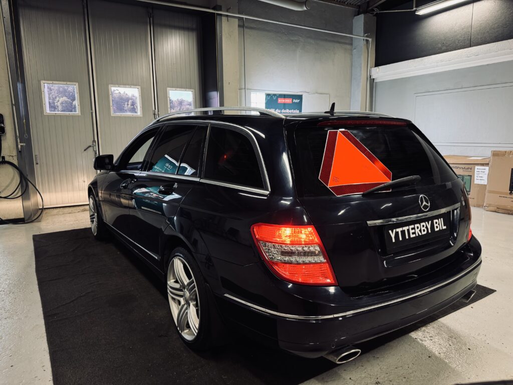Mercedes-Benz C320 - miniatyr 3