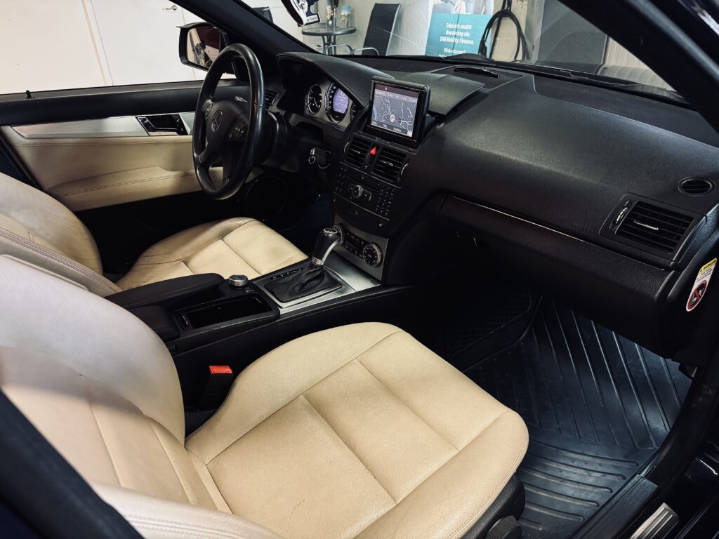 Mercedes-Benz C320 - miniatyr 6