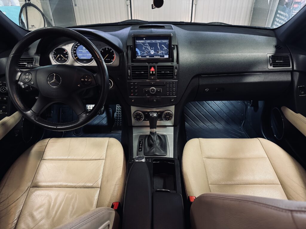 Mercedes-Benz C320 - miniatyr 7