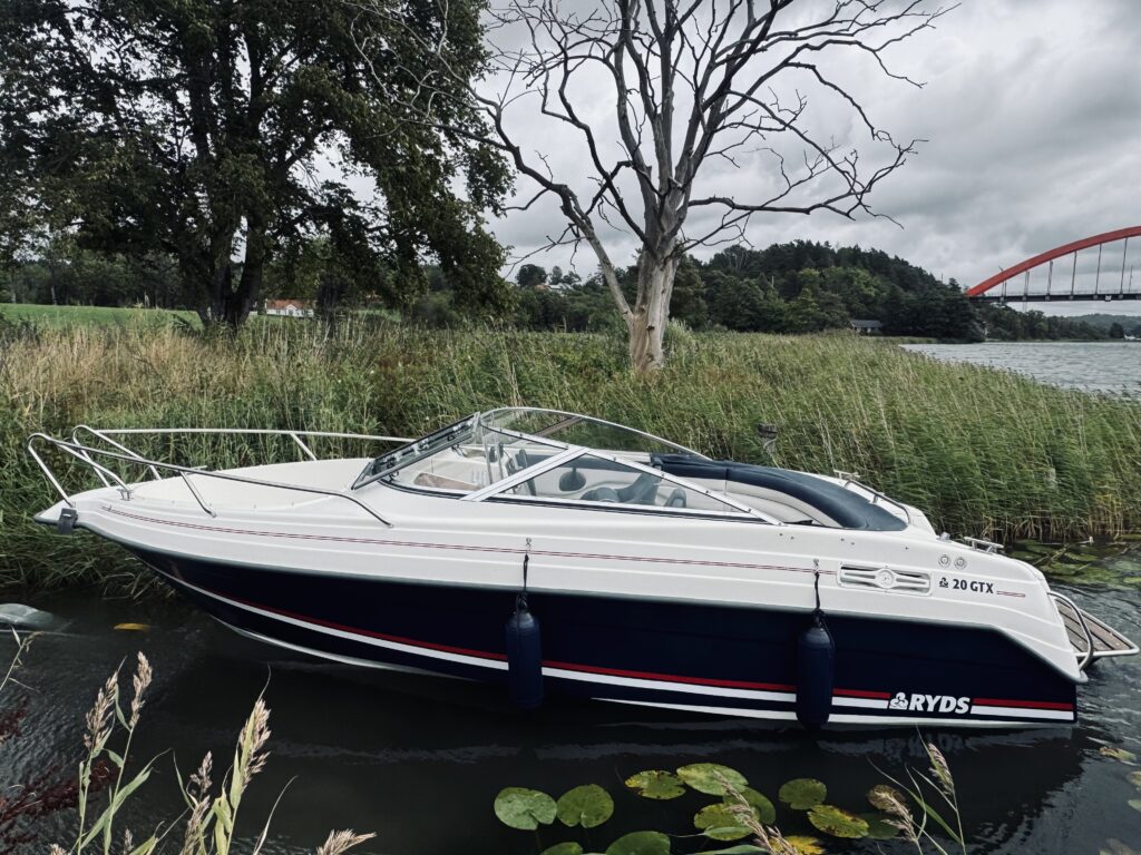 Ryds 20 GTX Exclusive Mercruiser 4,3 MPI Hamnkapell Teak