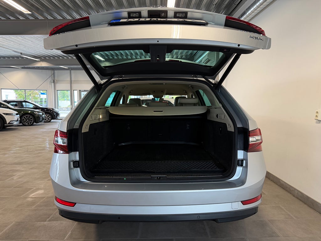 Skoda Superb 2017 - miniatyr 5