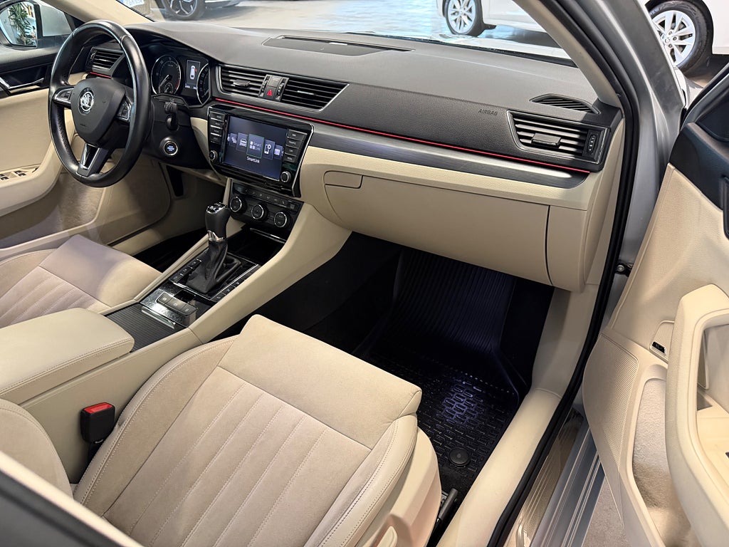 Skoda Superb 2017 - miniatyr 9