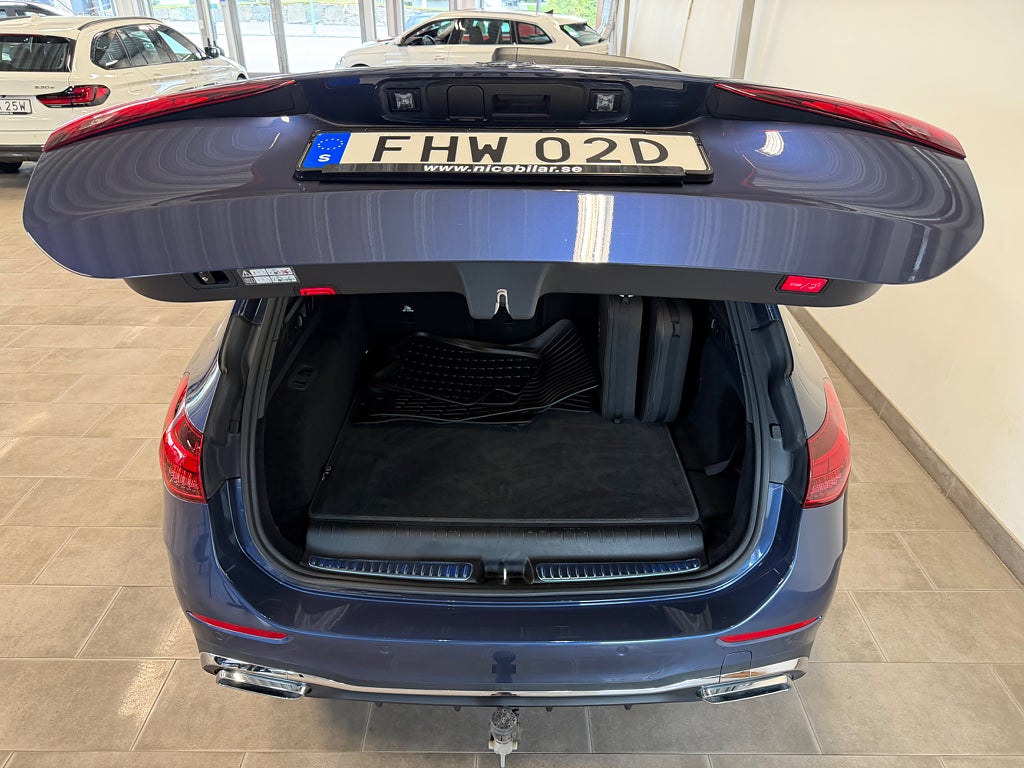 Mercedes-Benz C300 2024 - miniatyr 6