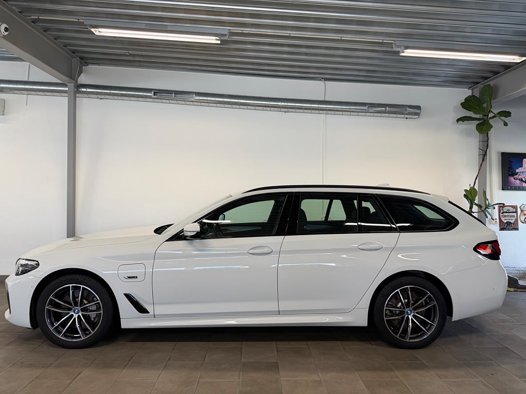 BMW 530e 2023 - miniatyr 4