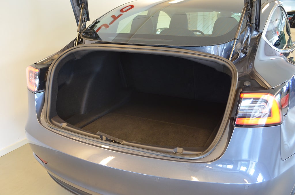 Tesla Model 3 2020 - miniatyr 9