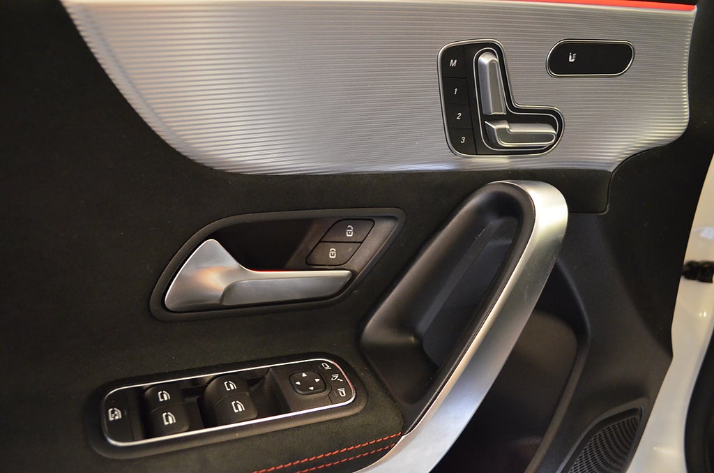 Mercedes-Benz A 2022 - miniatyr 17