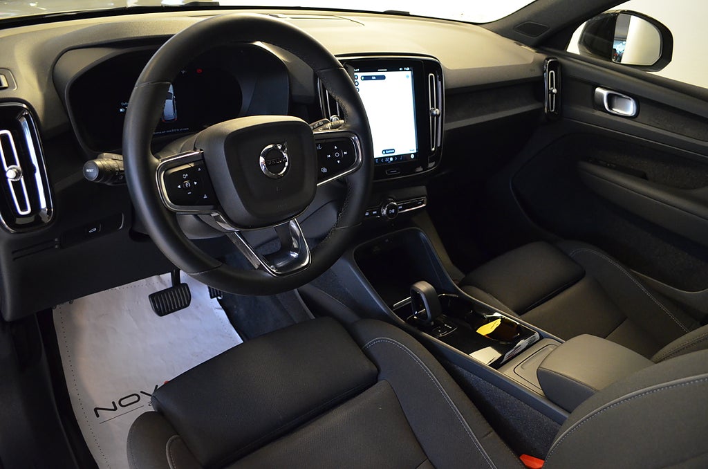 Volvo XC40 2023 - miniatyr 2