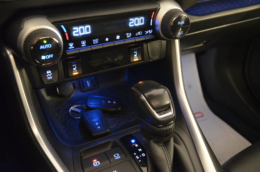 Toyota RAV4 2021 - miniatyr 13