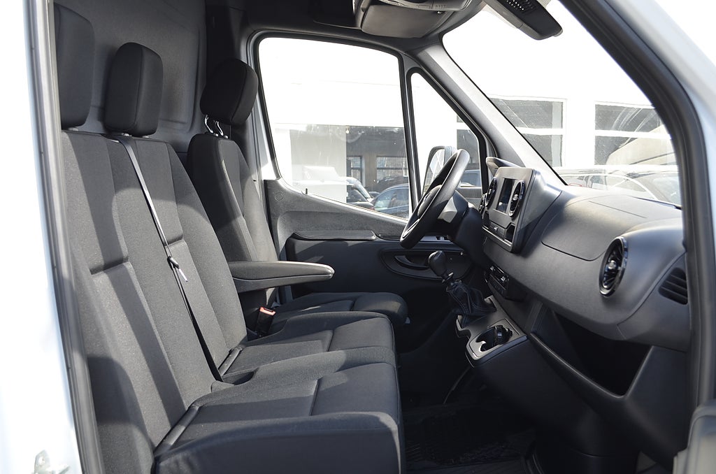 Mercedes-Benz Sprinter 2022 - miniatyr 12