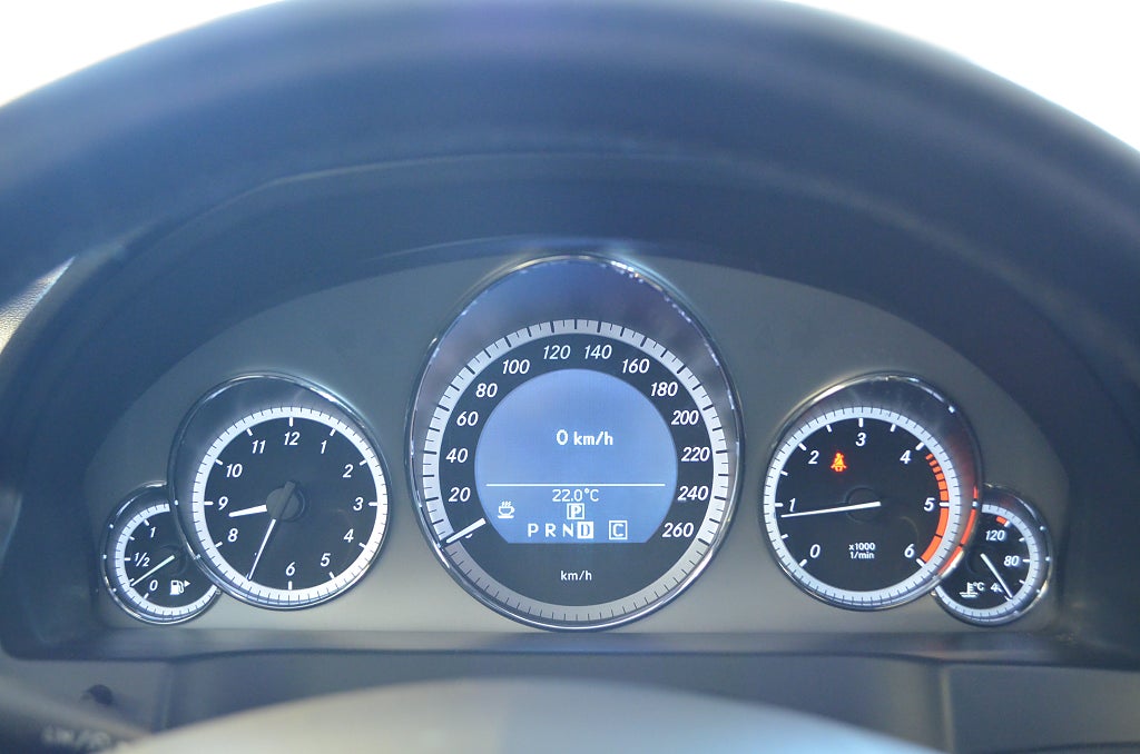Mercedes-Benz E 2010 - miniatyr 12