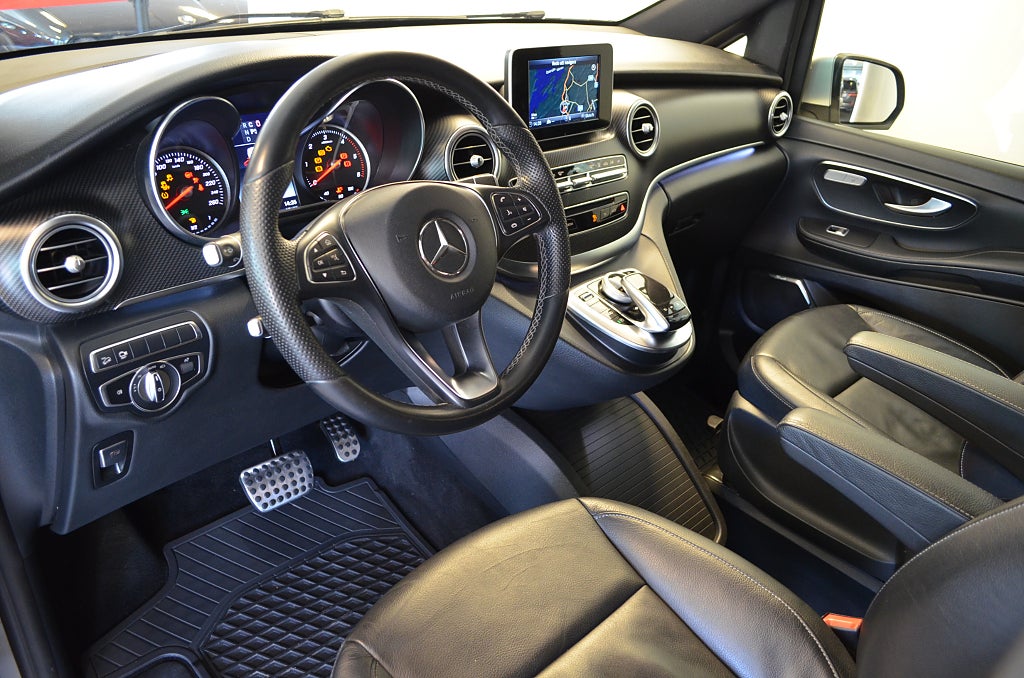 Mercedes-Benz V 2018 - miniatyr 2