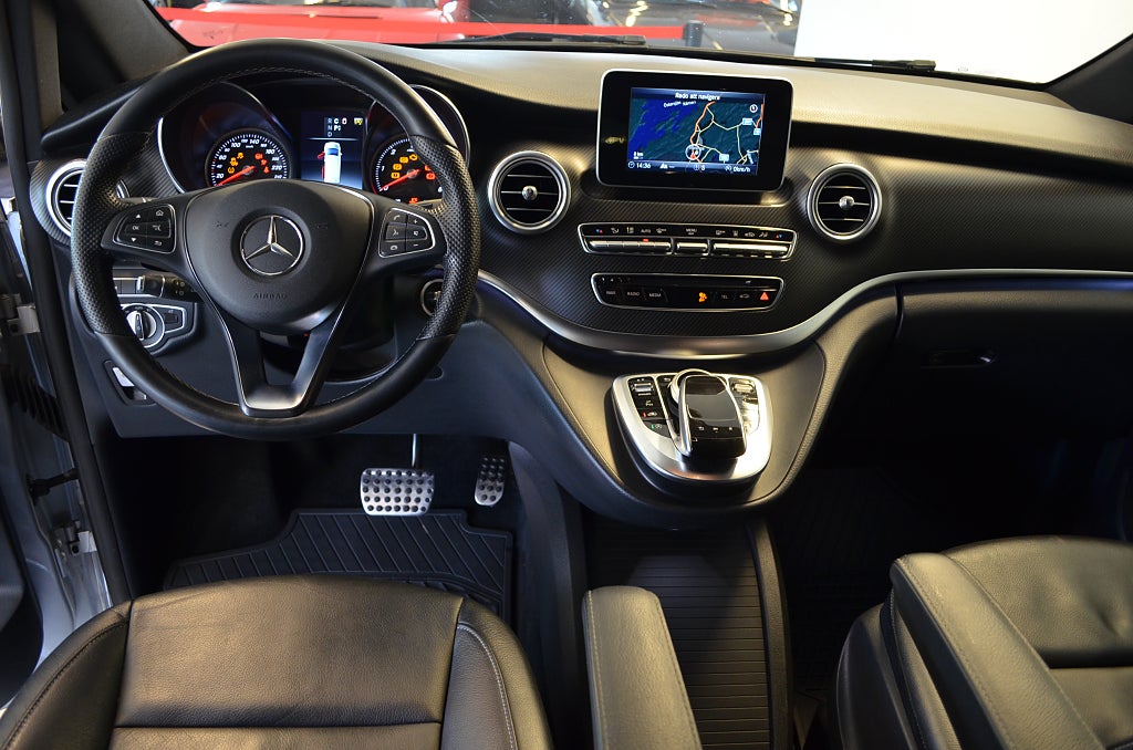 Mercedes-Benz V 2018 - miniatyr 21