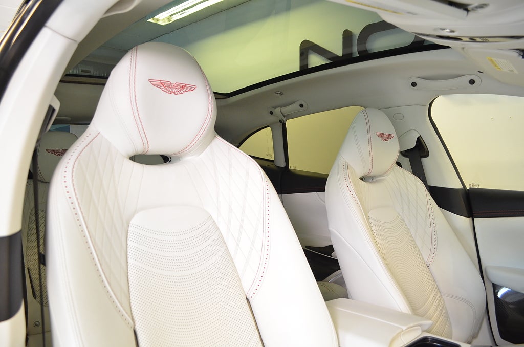 Aston Martin DBX 2023 - miniatyr 3
