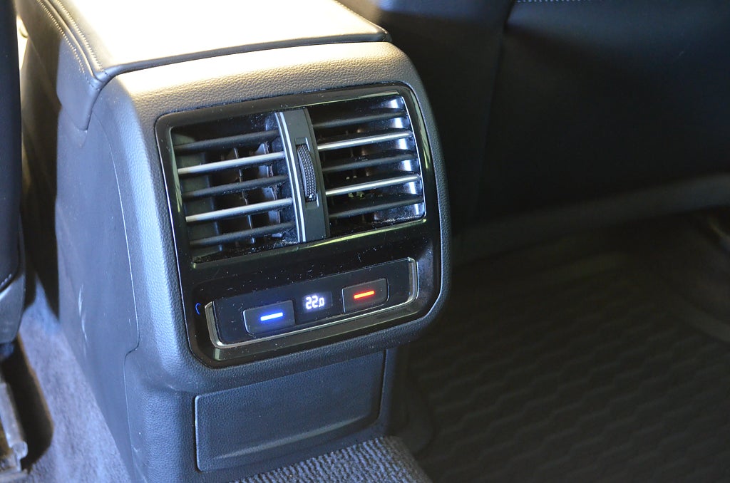 Volkswagen Passat 2018 - miniatyr 18