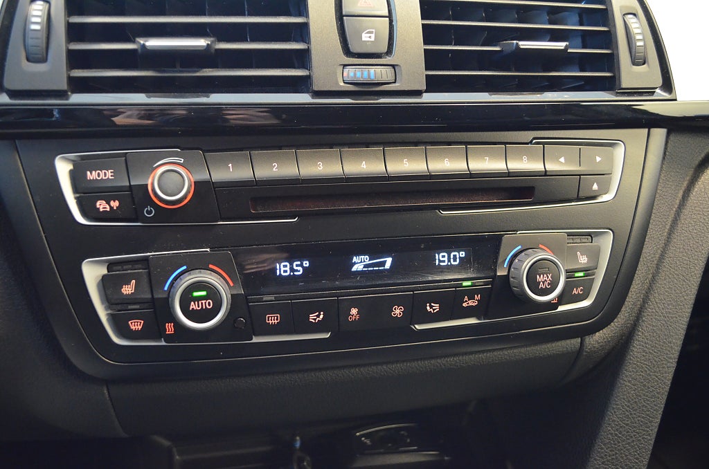 BMW 320d 2016 - miniatyr 13