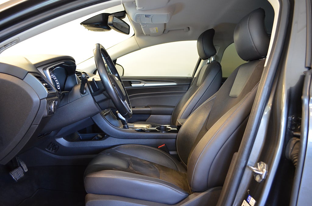 Ford Mondeo 2016 - miniatyr 2